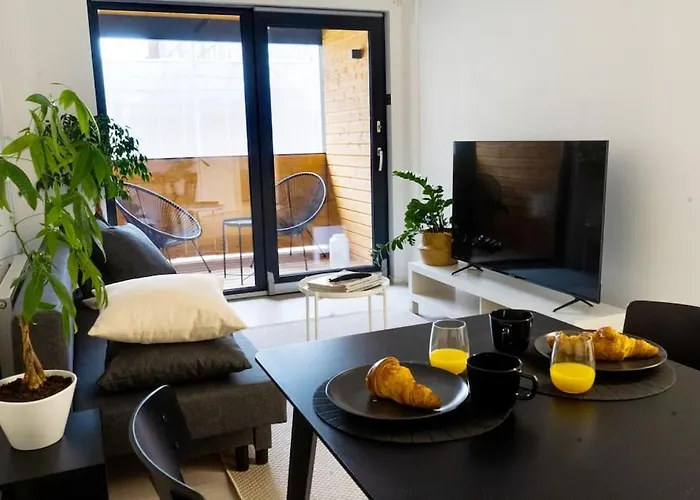 3h,k,p - Keskellae Tamperetta Kaunis Parvekkeellinen Uusittu Kolmio *