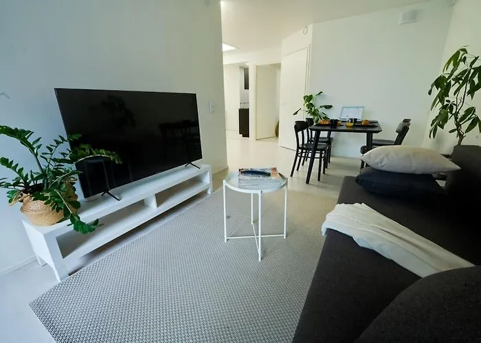 3h,k,p - Keskellae Tamperetta Kaunis Parvekkeellinen Uusittu Kolmio *